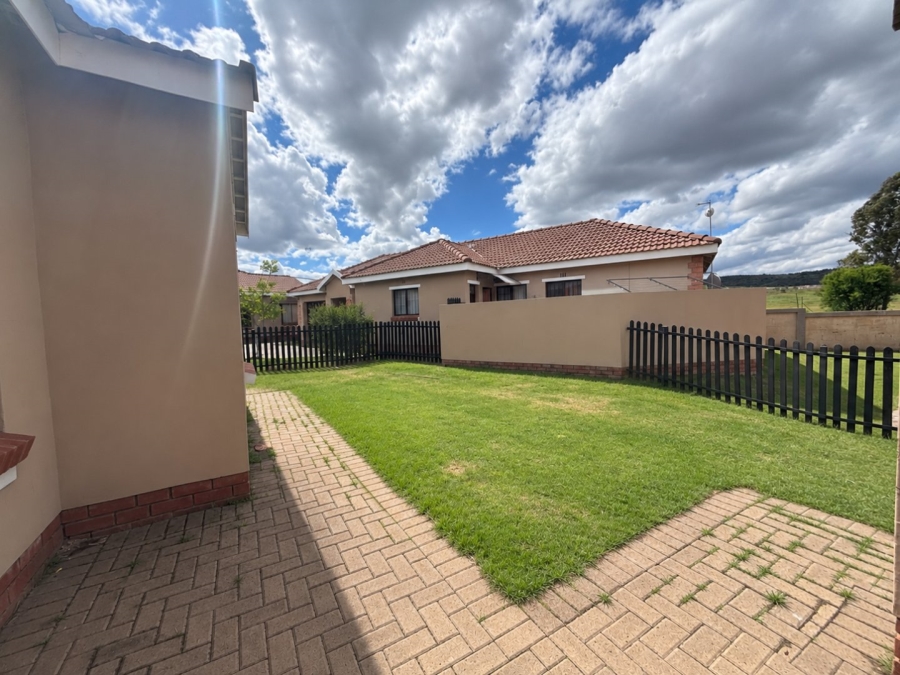 To Let 3 Bedroom Property for Rent in Hillside Free State